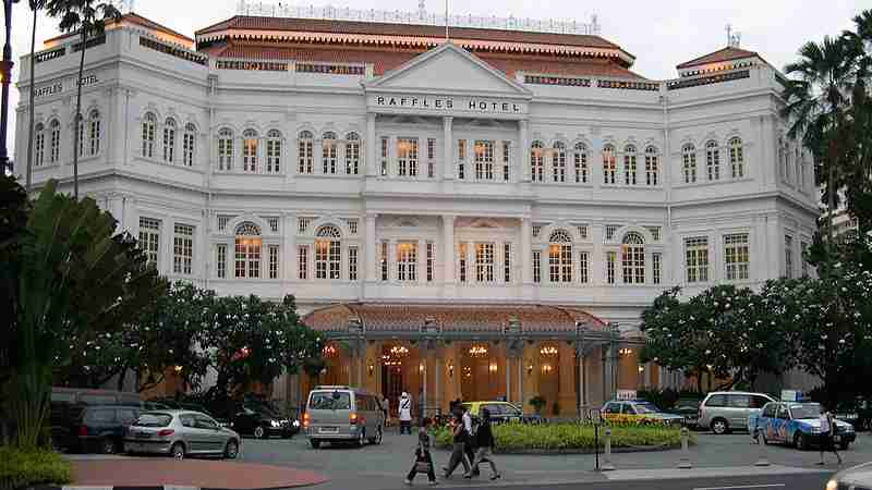 Raffles Hotel - Raffles Hotel, frontage, tags: ein der und - CC BY-SA